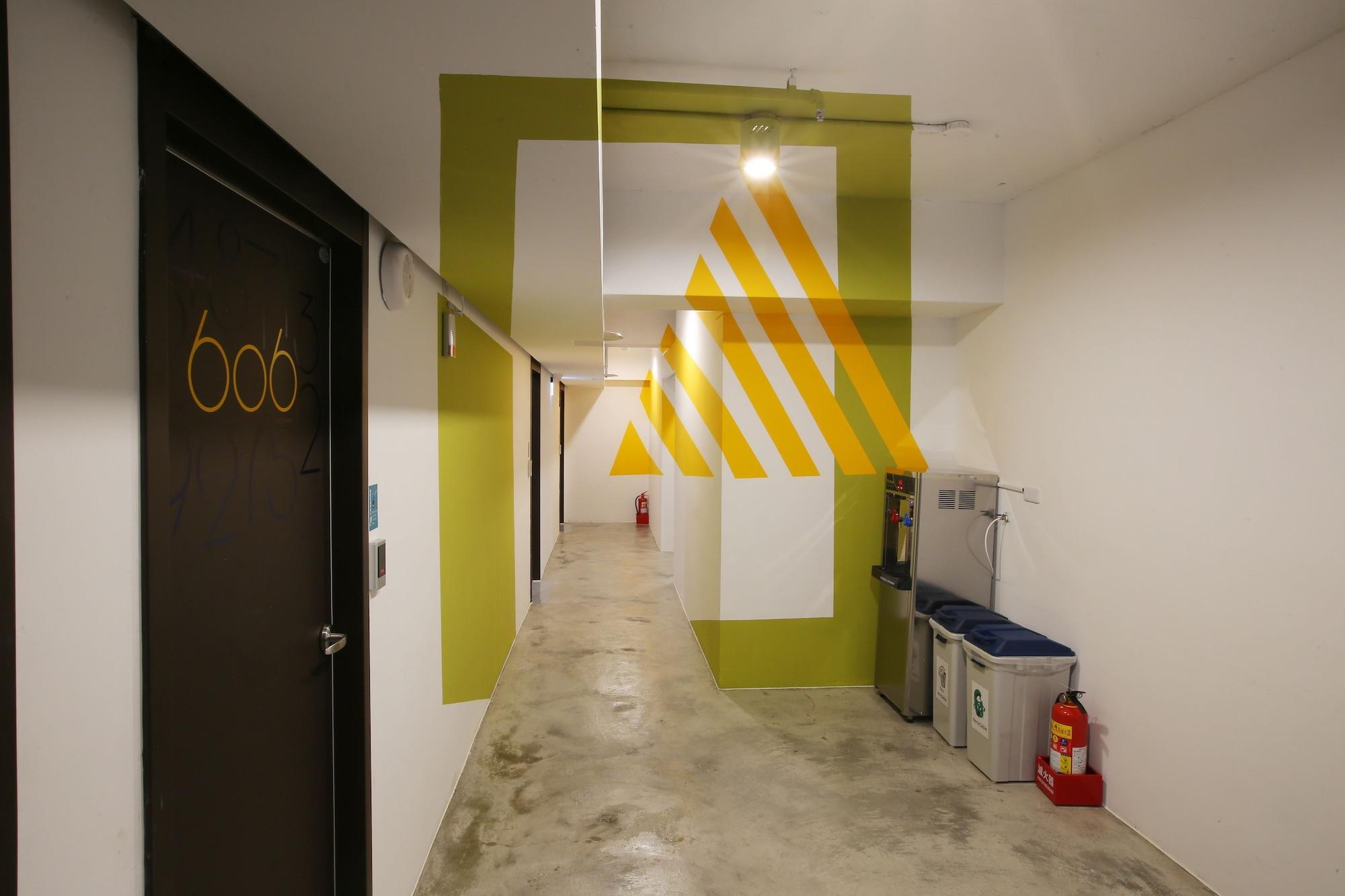 Varios Loosha Hostel