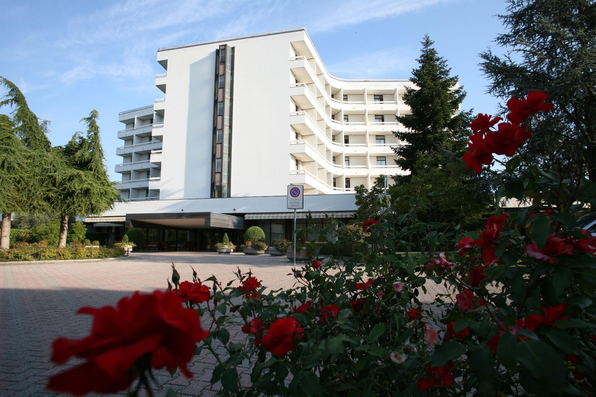 Vista Exterior Hotel Commodore Terme