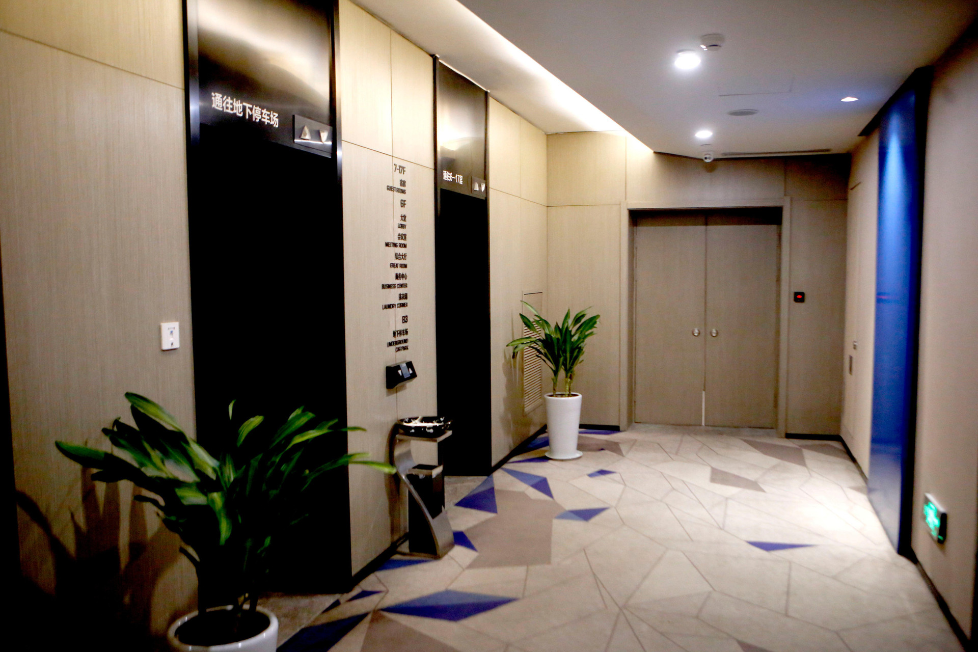 Vista Lobby Holiday Inn Express Yingkou Onelong Plaza by IHG