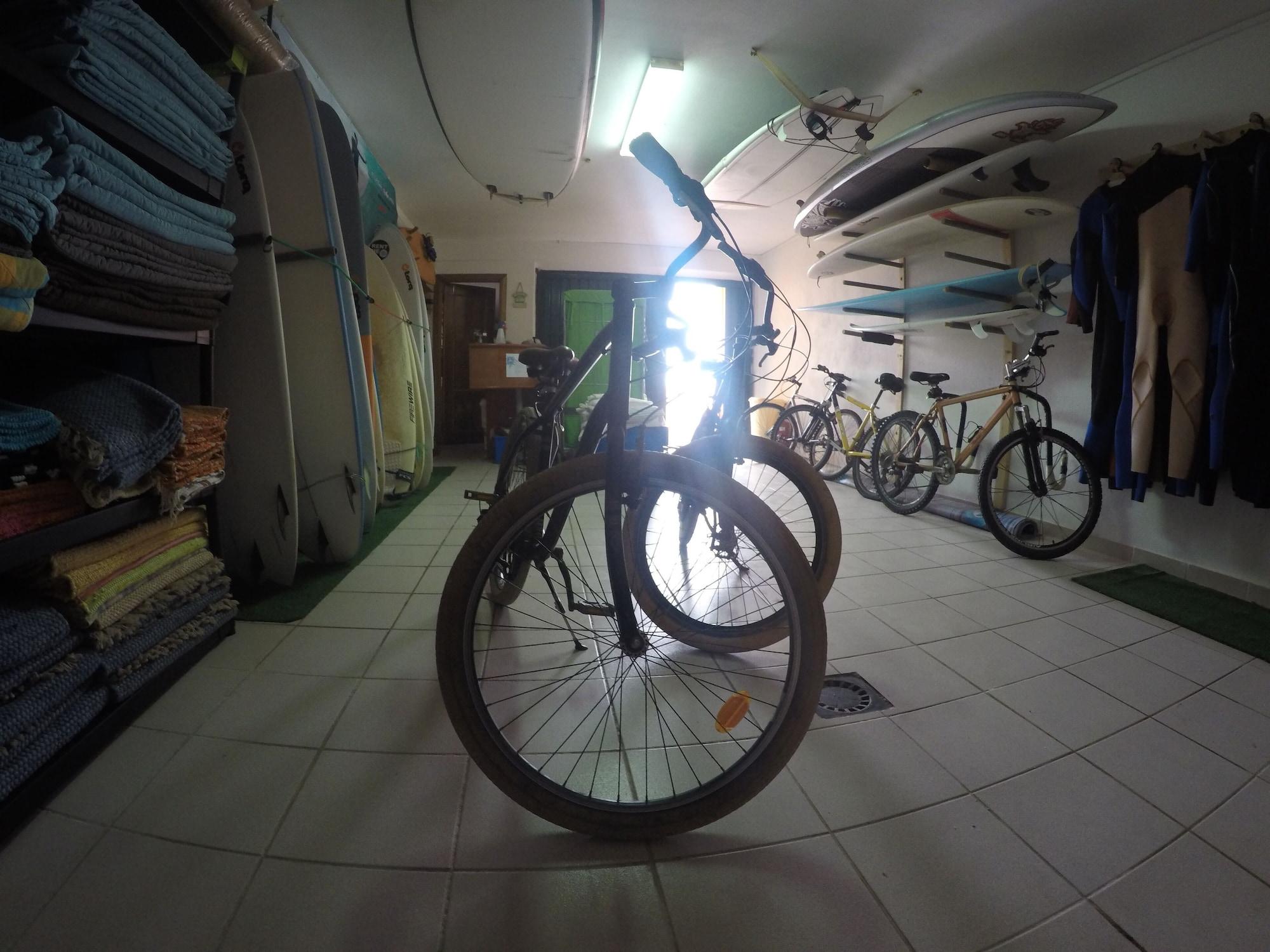 Varios Supertubos Beach Hostel