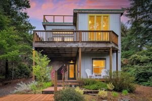 Alquiler Vacacional - Buttercup Bay Hideaway by Avantstay Cozy Escape w/ Fire Pit, Walk to Beach