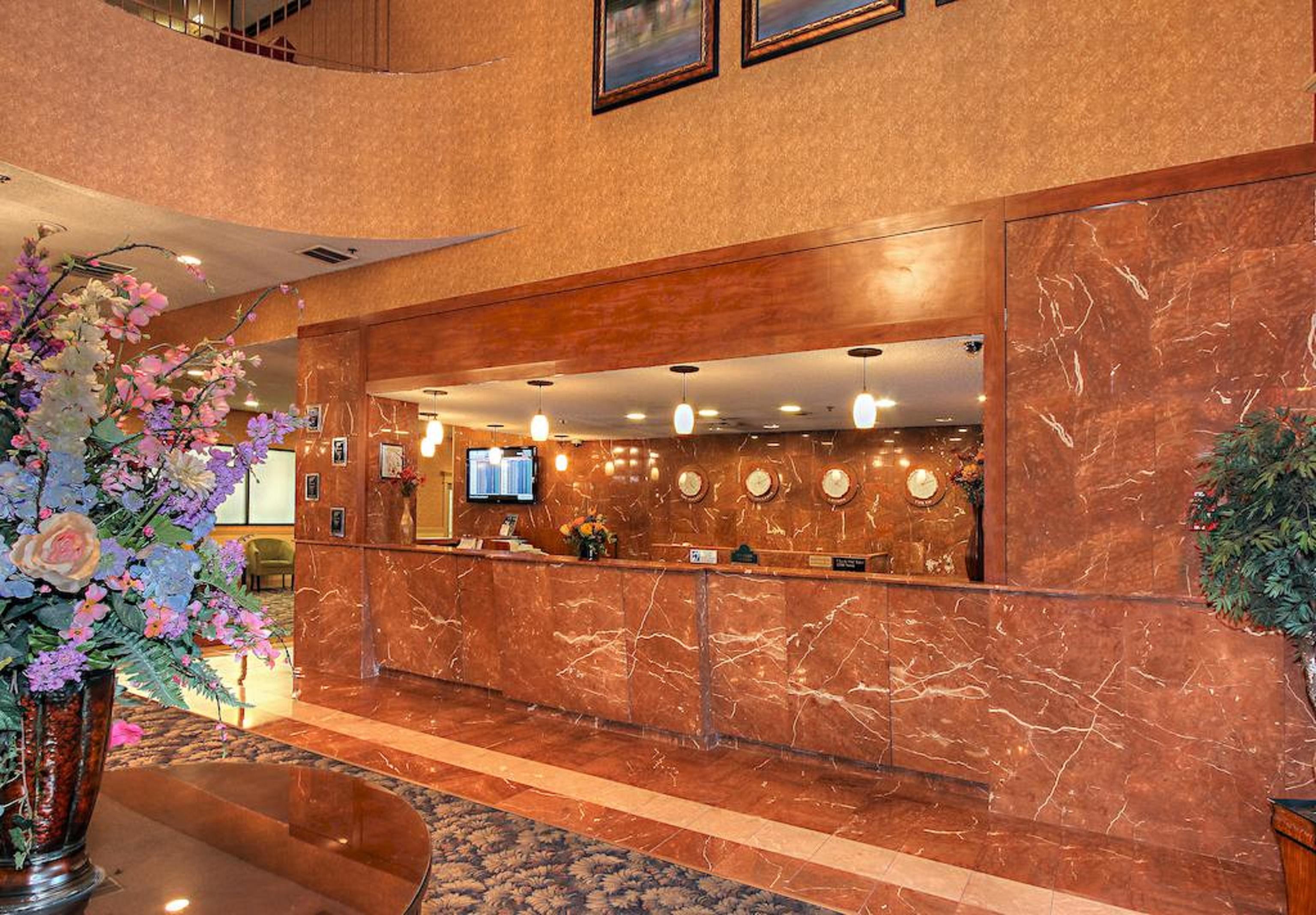 Vista Lobby Clarion Hotel Philadelphia International Airport