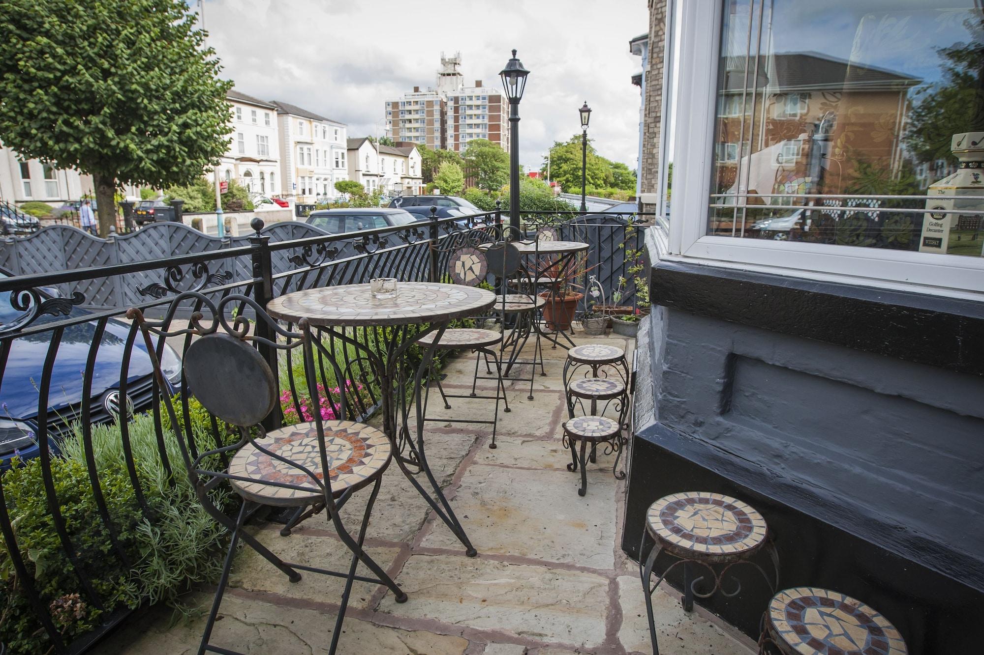 Vista Exterior Leicester Hotel