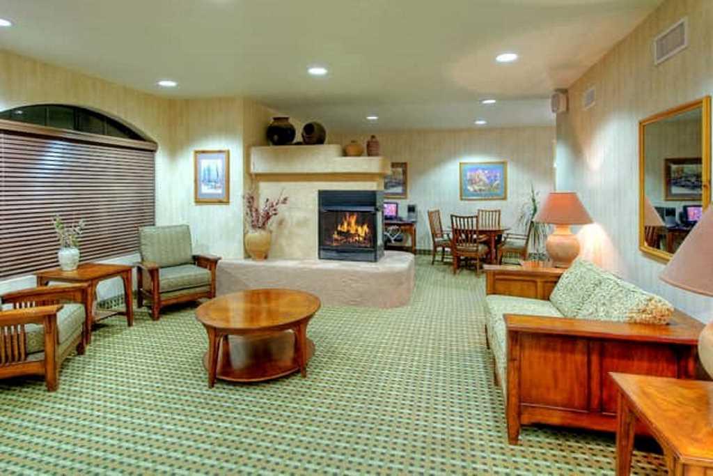 Vista Lobby Baymont by Wyndham Roswell