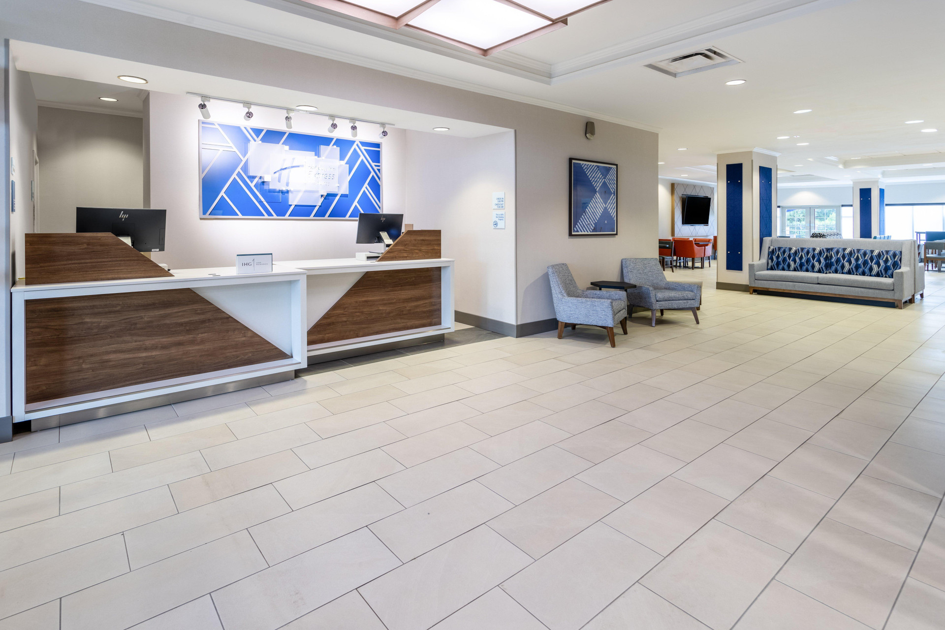 Vista Lobby Holiday Inn Express Hotel & Suites Columbus at Northlake by IHG