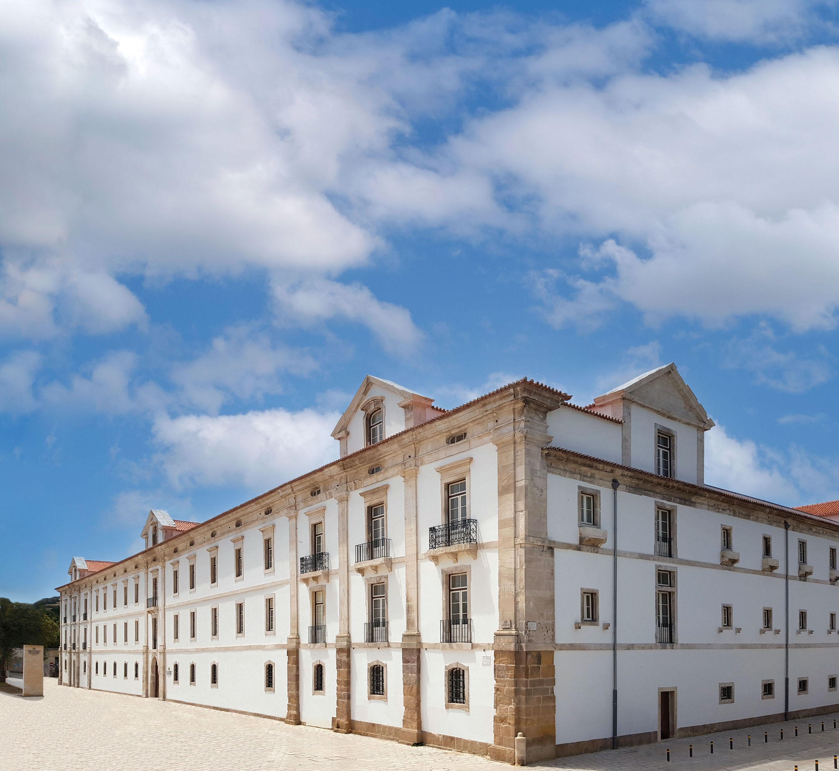Vista Exterior Montebelo Mosteiro de Alcobaça Historic Hotel