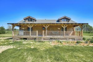 Alquiler Vacacional - Bellevue Log Cabin w/ Gas Grill & Creek Access