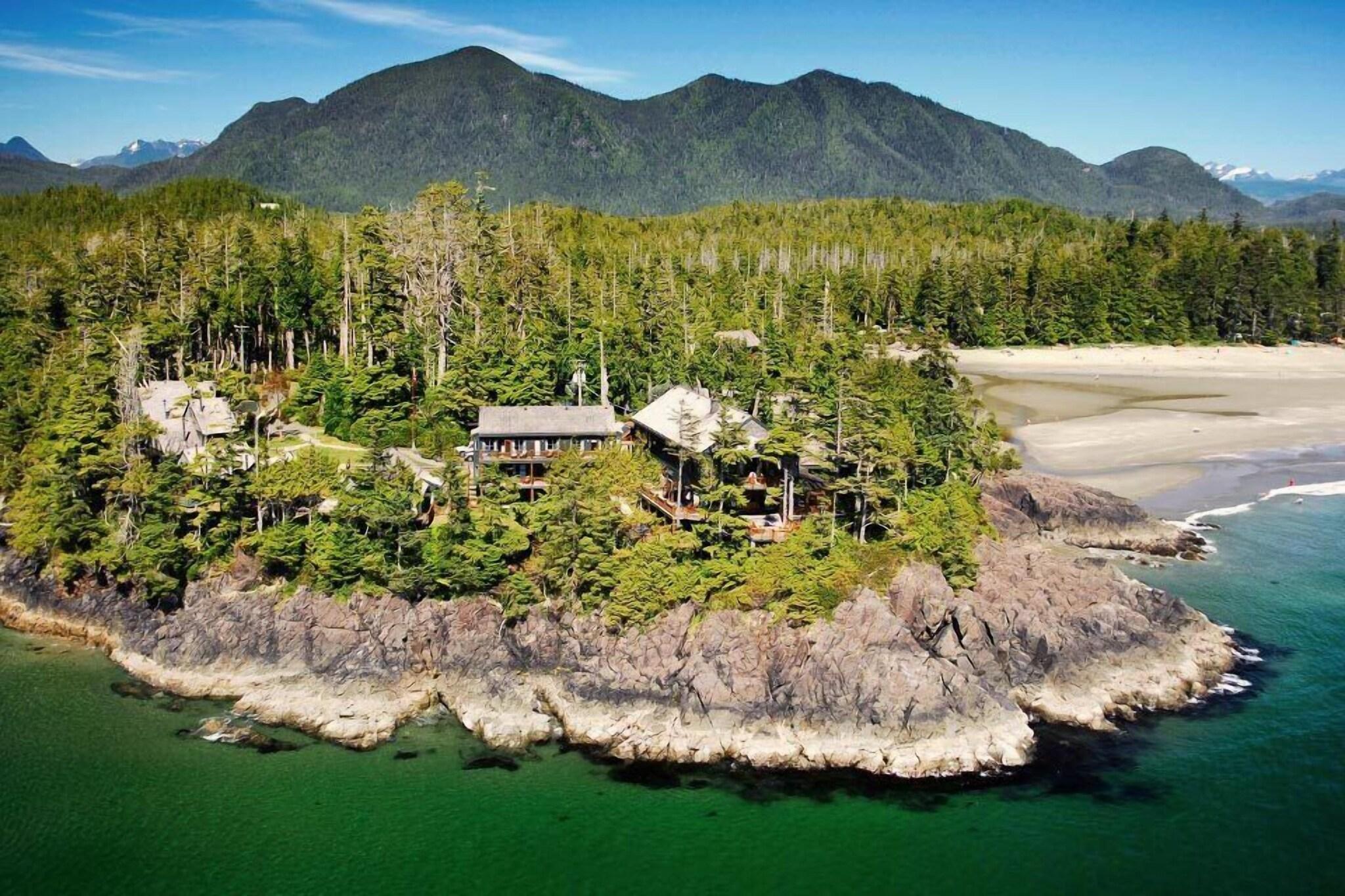 Varios Middle Beach Lodge