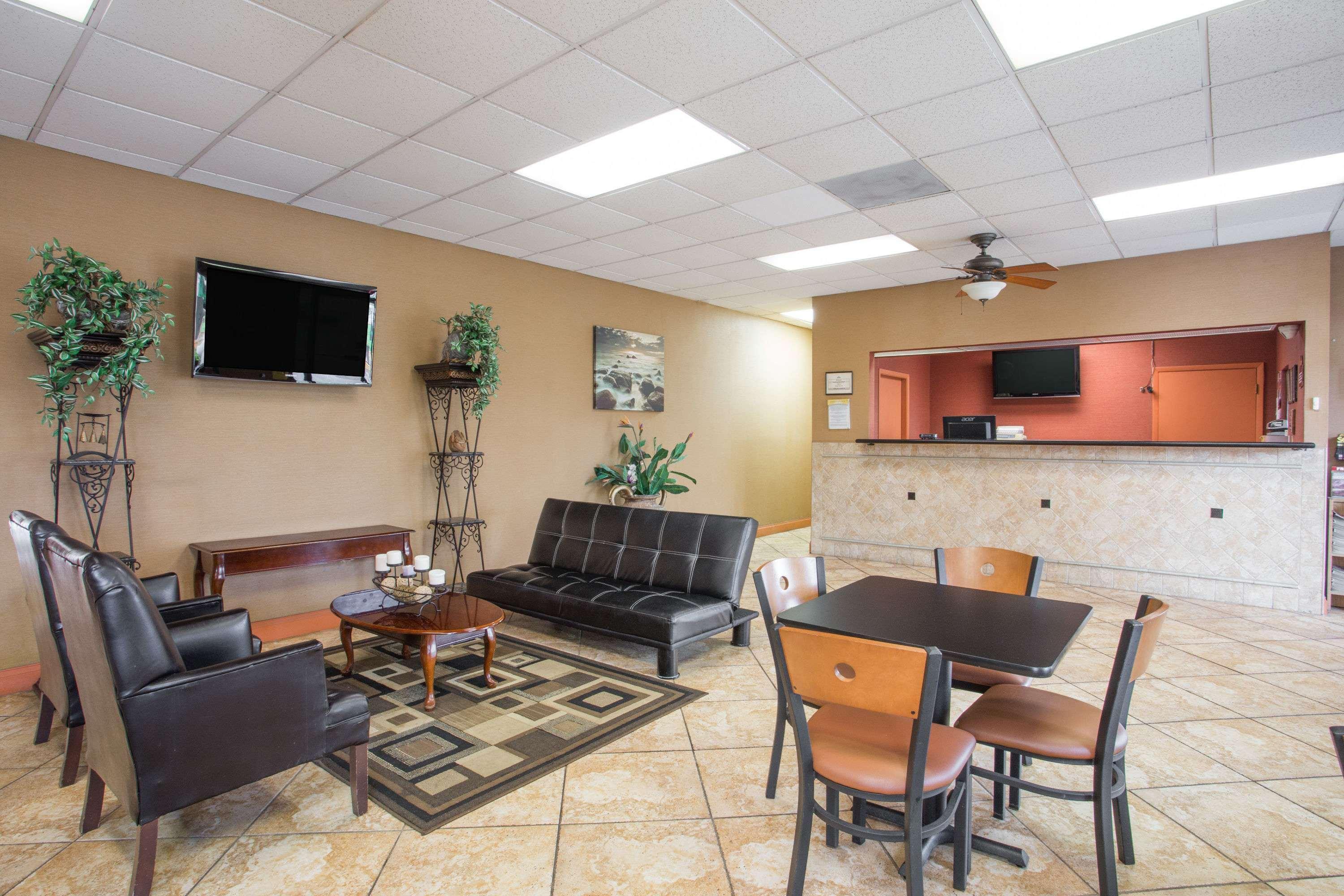 Vista Lobby Days Inn by Wyndham Ormond Beach
