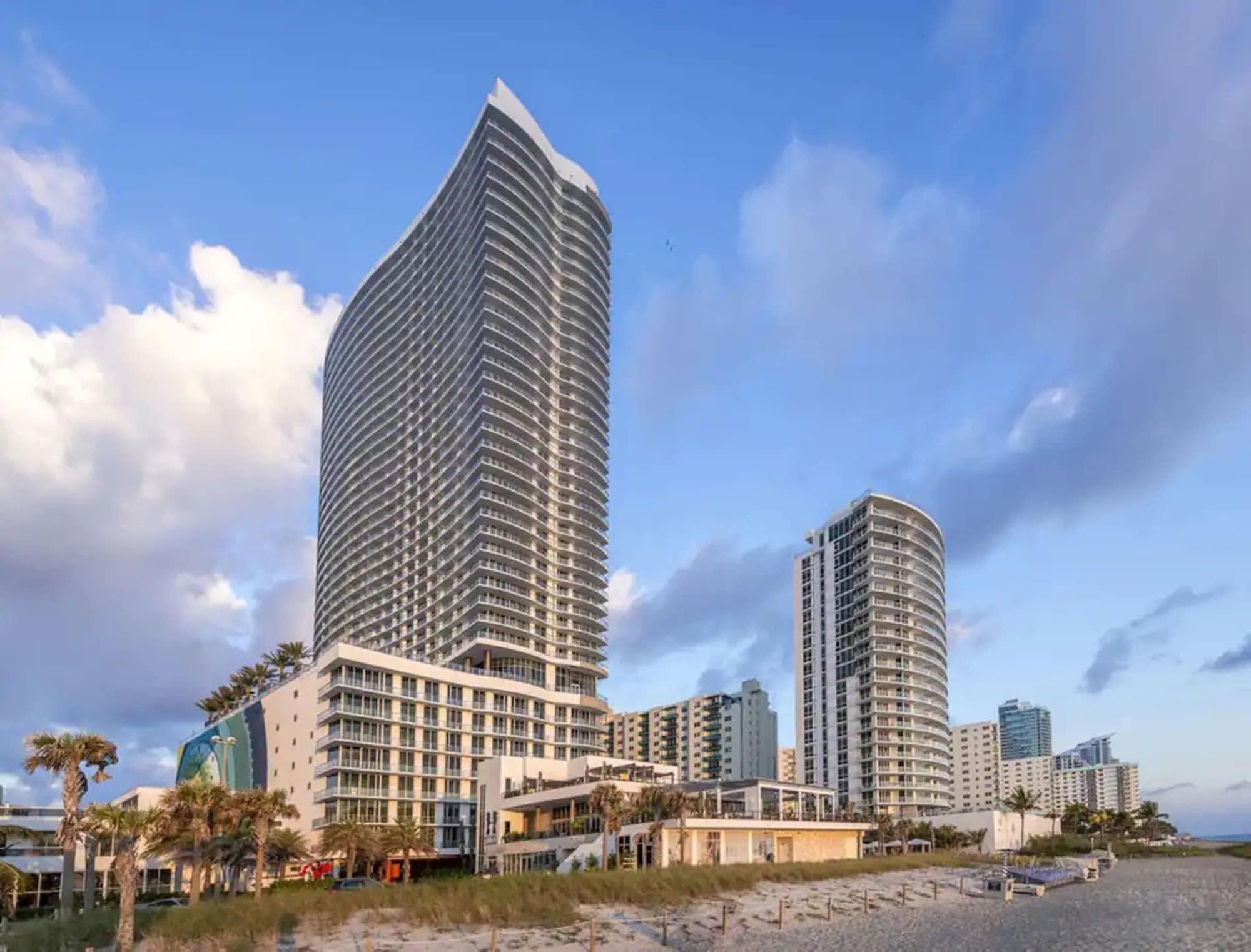 Vista Exterior Lyfe Residence Building - Private apts over the beach