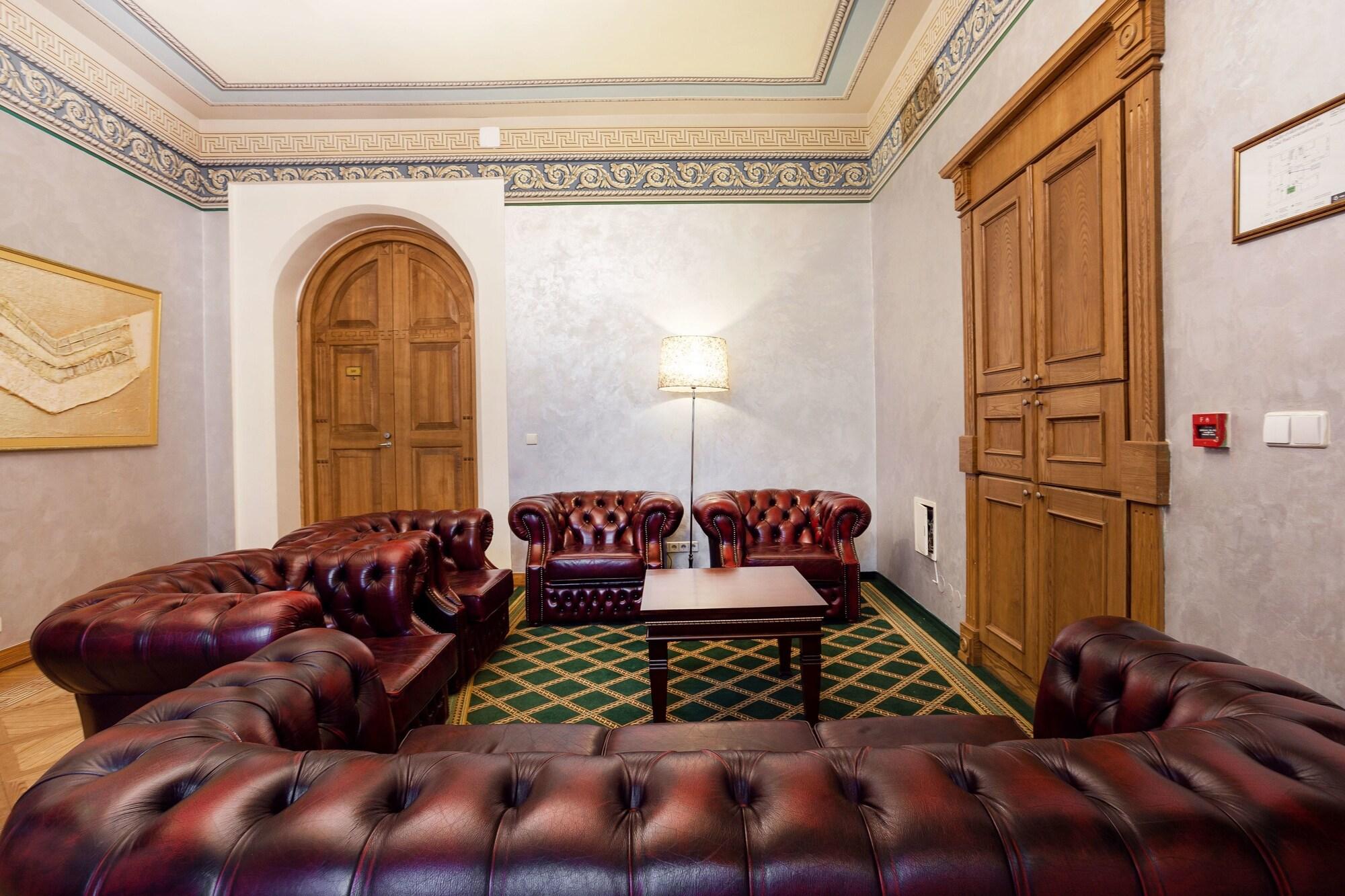 Vista Lobby Atrium Suites