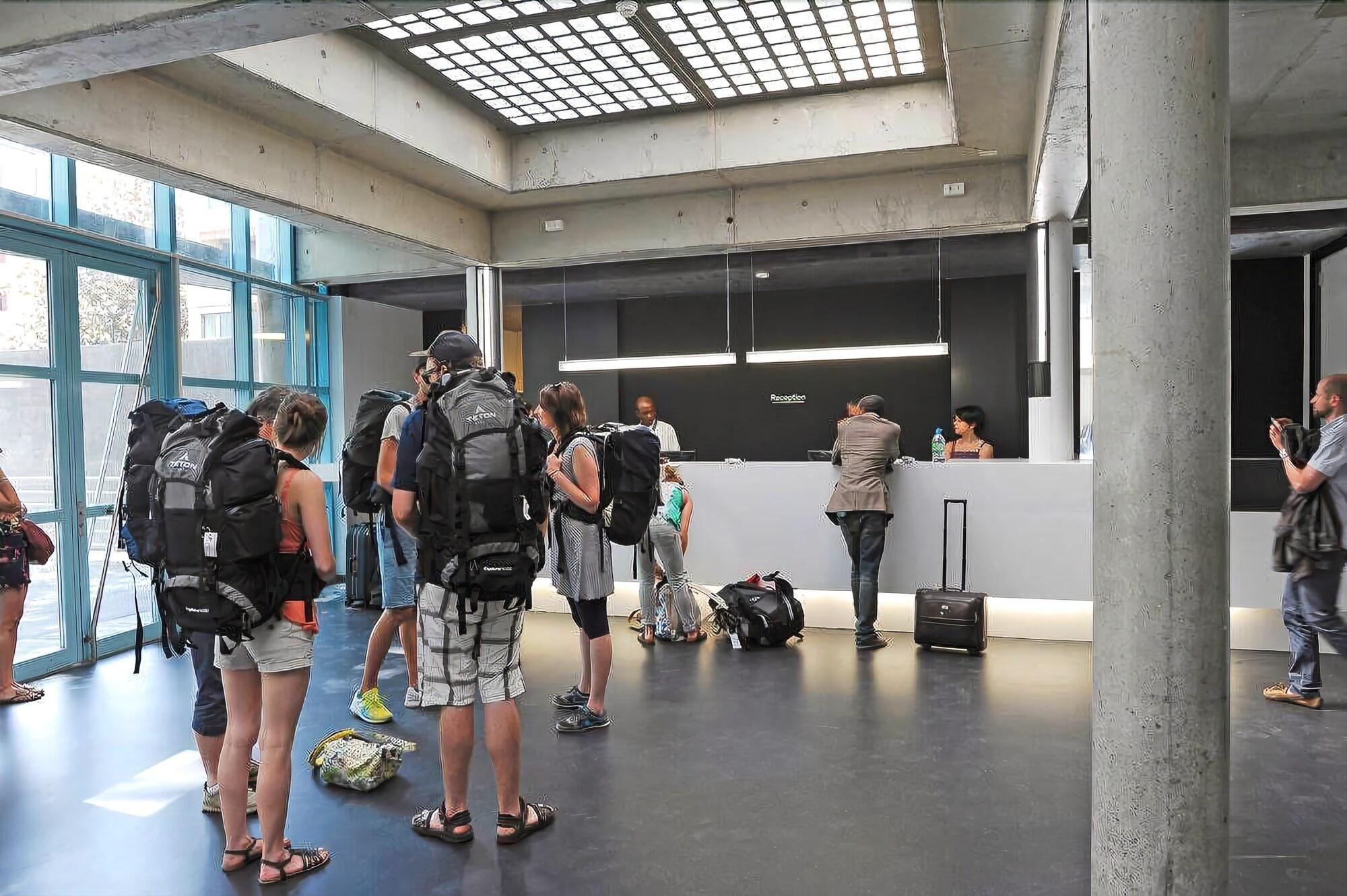 Vista Lobby Geneva Hostel