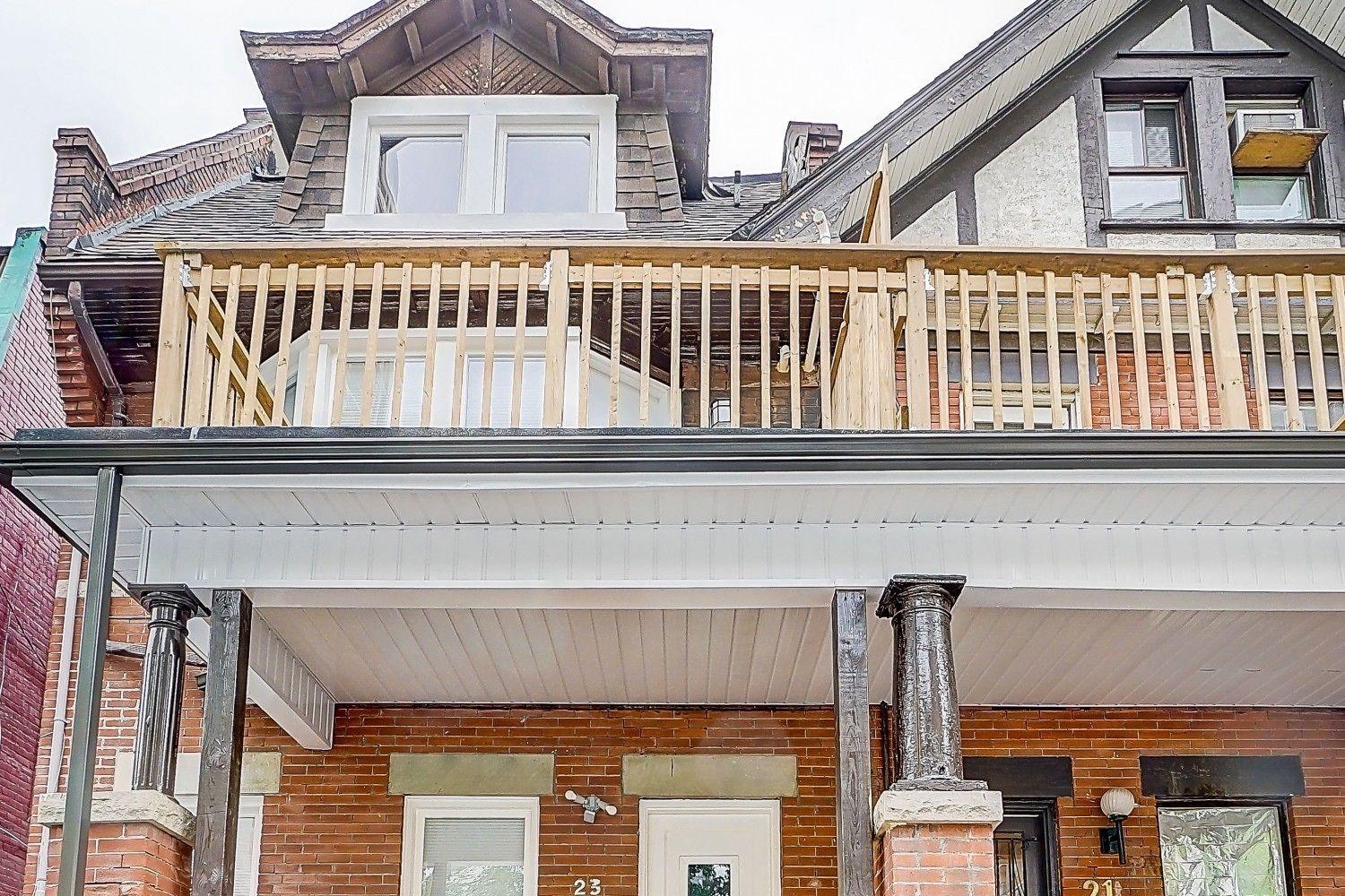 Varios Downtown Travelers Home