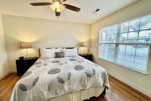 Alquiler Vacacional - Luxurious 3-bedroom 2.5 bath townhome with WiFi and AC in fabulous Greensboro