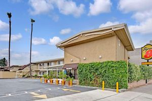Alojamiento - Super 8 by Wyndham Los Angeles-Culver City Area