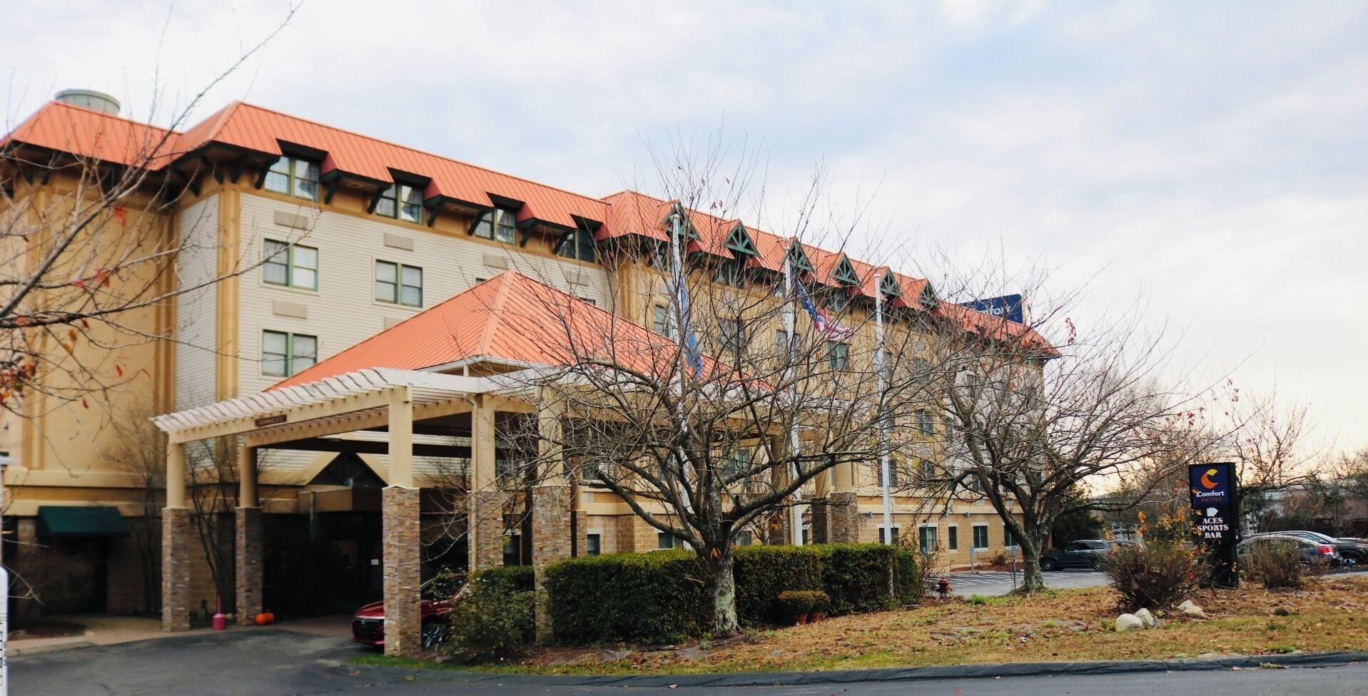 Vista Exterior Comfort Suites Near Casinos Norwich-Uncasville CT