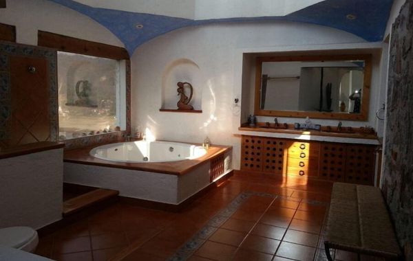 La Bellísima Suite de la Tribulacion ~ Amazing Views Of The Lake! - Hoteles con jacuzzi en Valle de Bravo