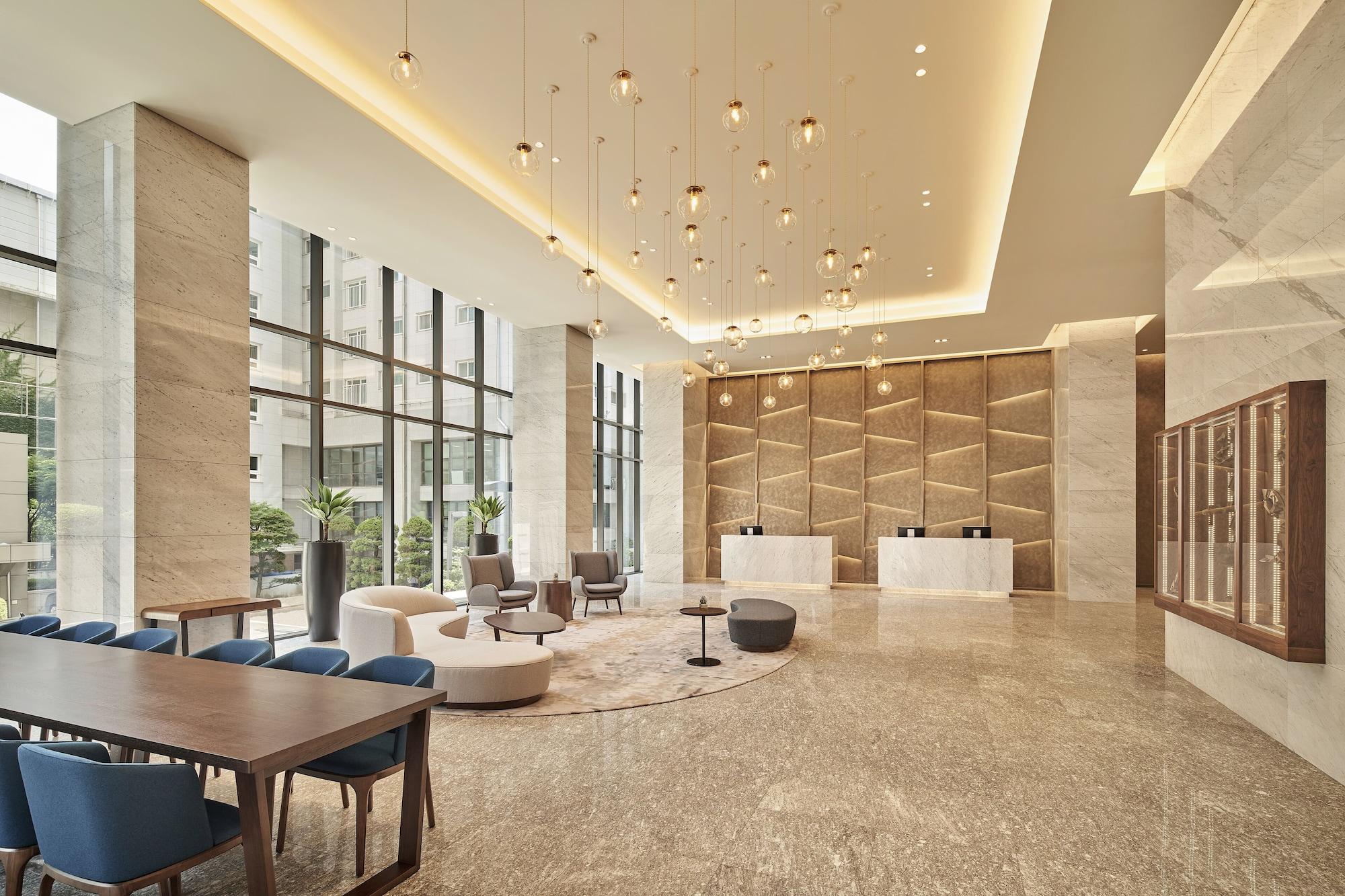 Vista Lobby Hilton Garden Inn Seoul Gangnam