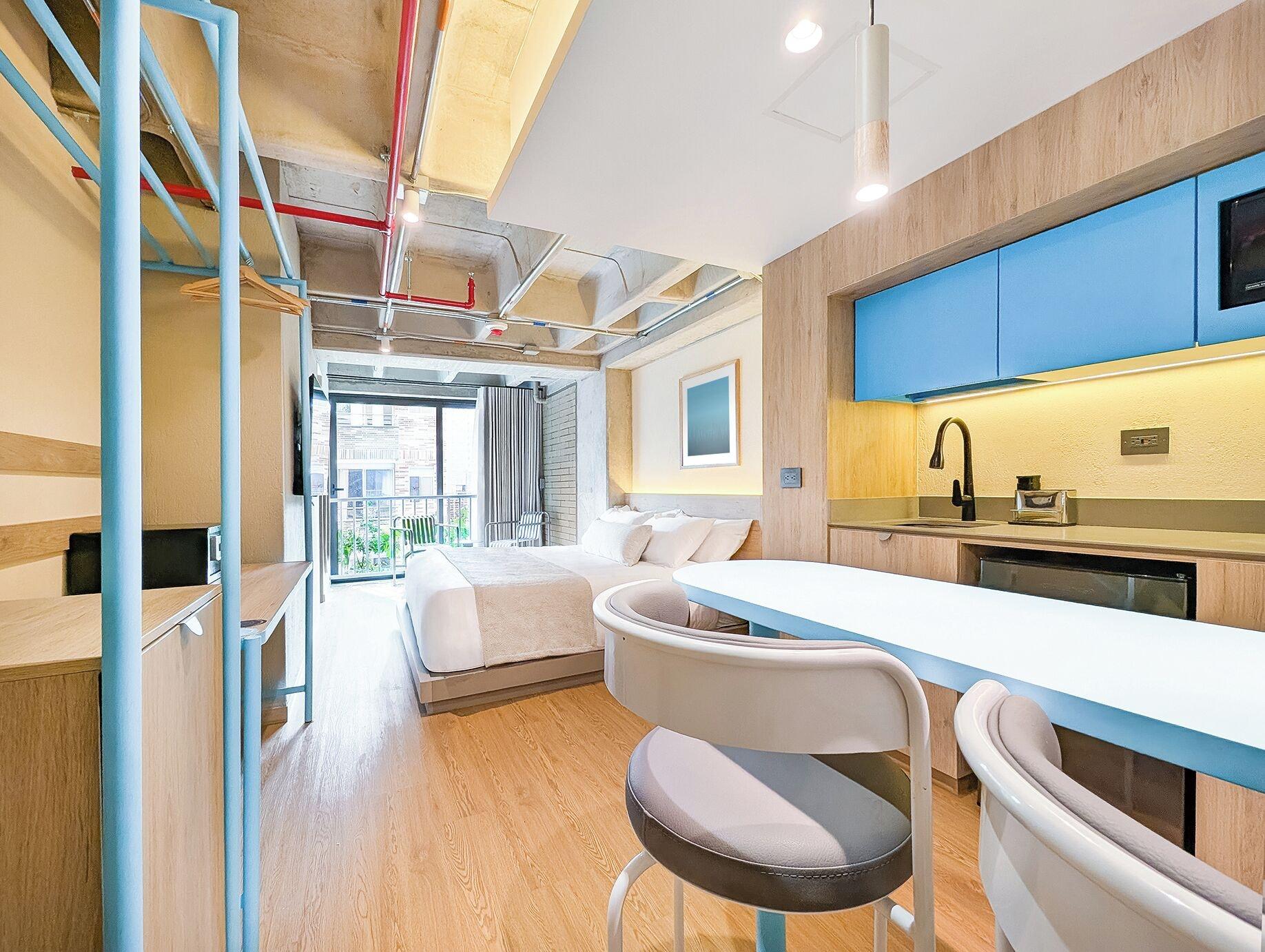 Varios Hotel Once22