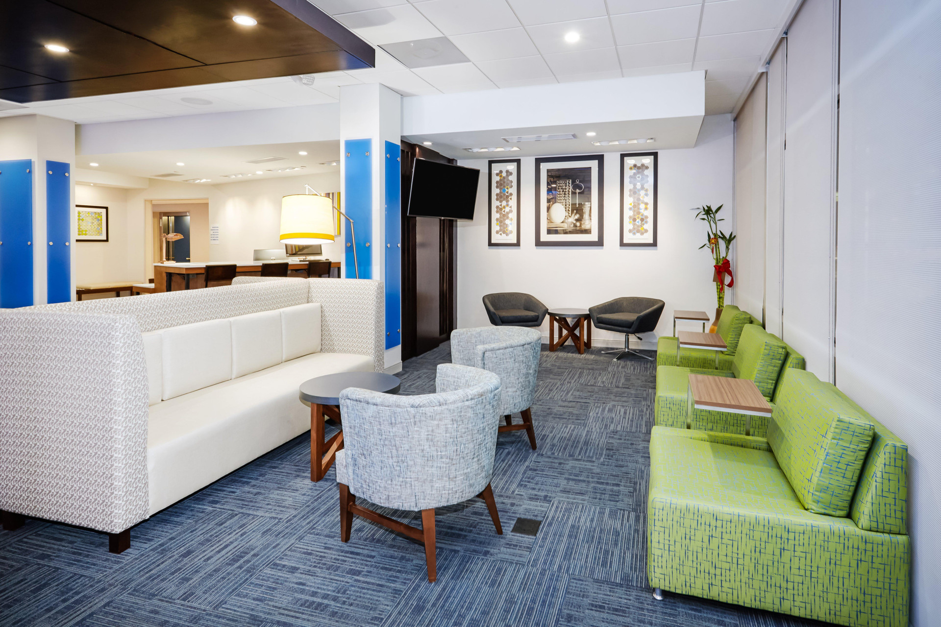 Vista Exterior Hol. Inn Exp.  CHICAGO NORTH SHORE - NILES