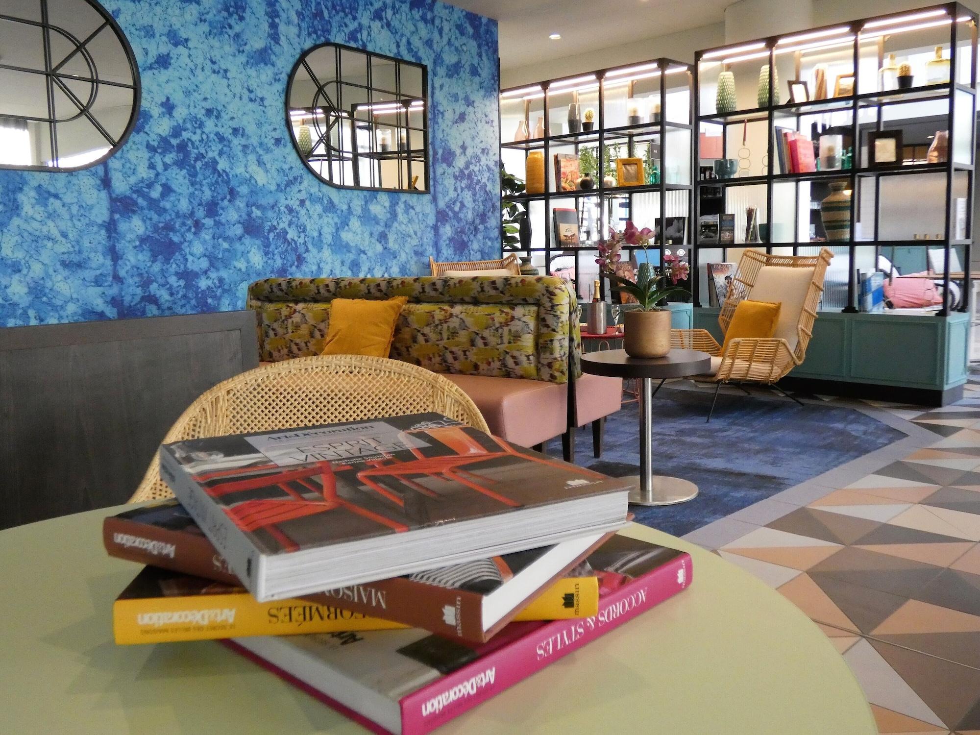 Bar/Salón ibis Styles Evry Courcouronnes Hotel and Events