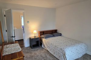 Alojamiento - Just Like Home, brand new 2 bedroom rancher with full kitchen.