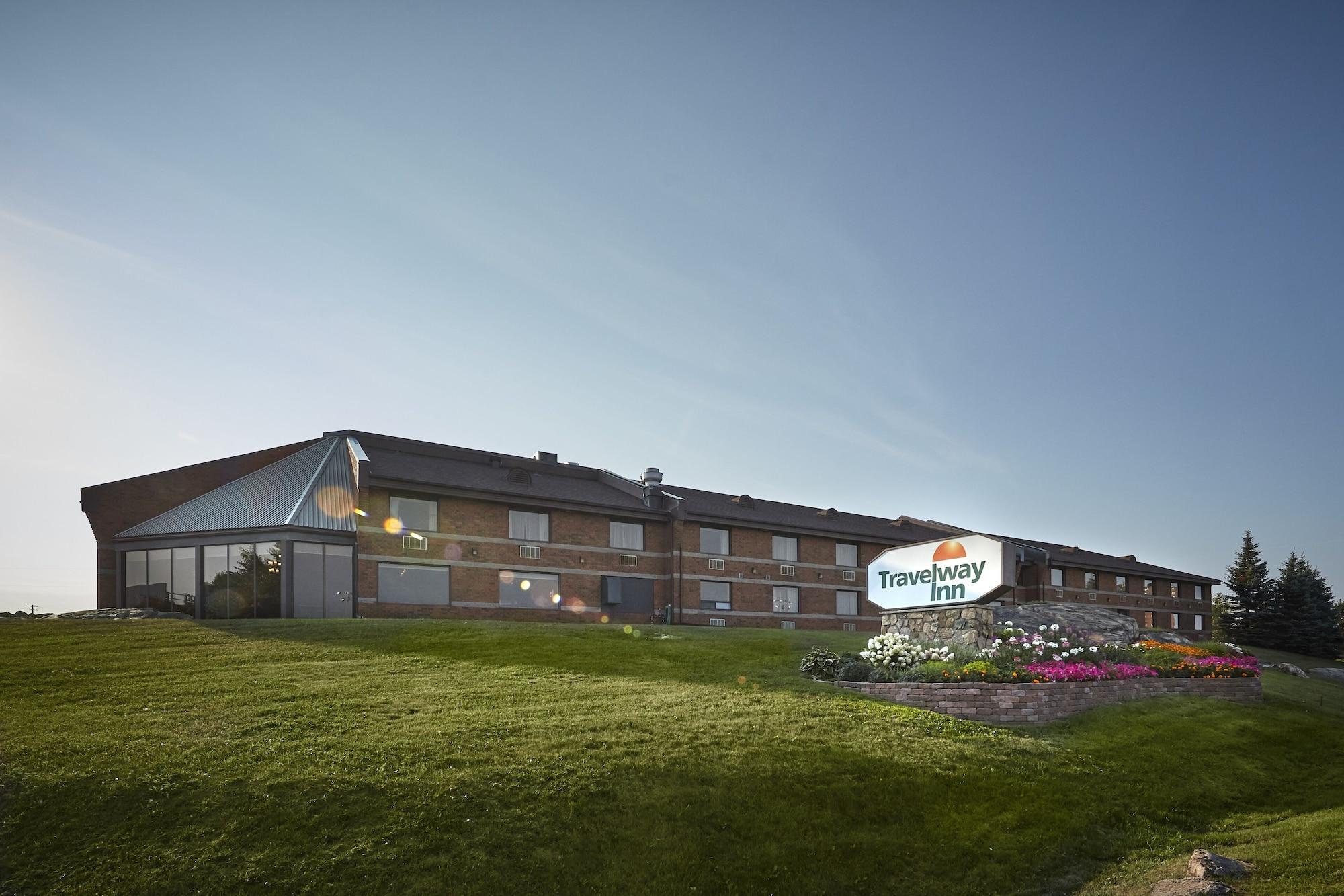 Vista Exterior Travelway Inn Sudbury