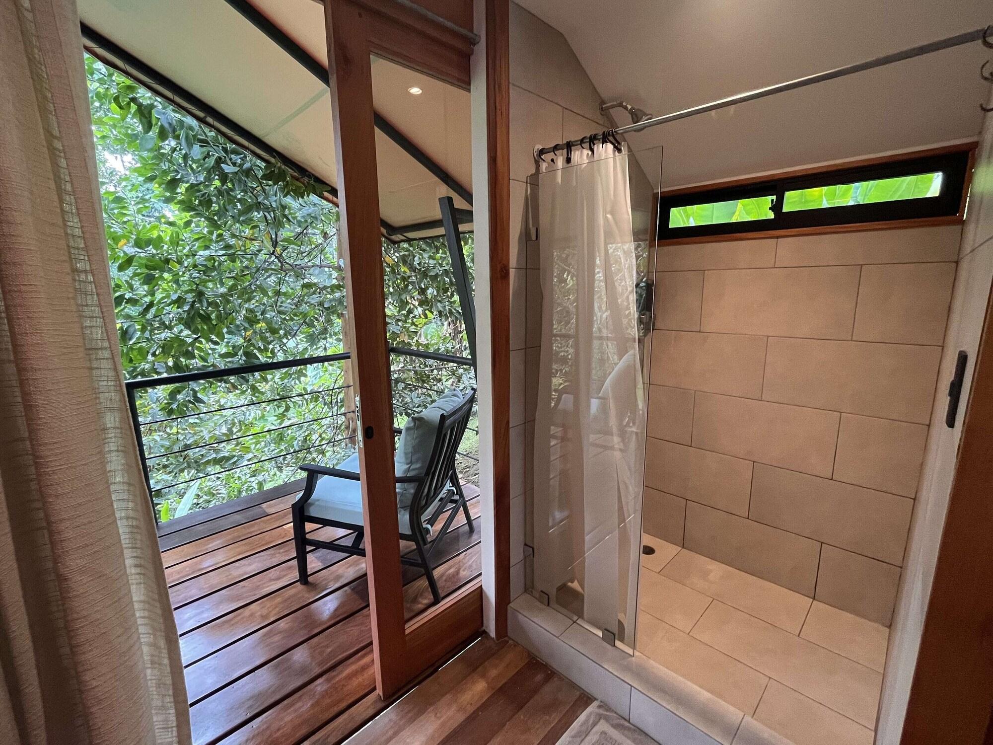 Equipamiento de Habitación Arenal Glamping