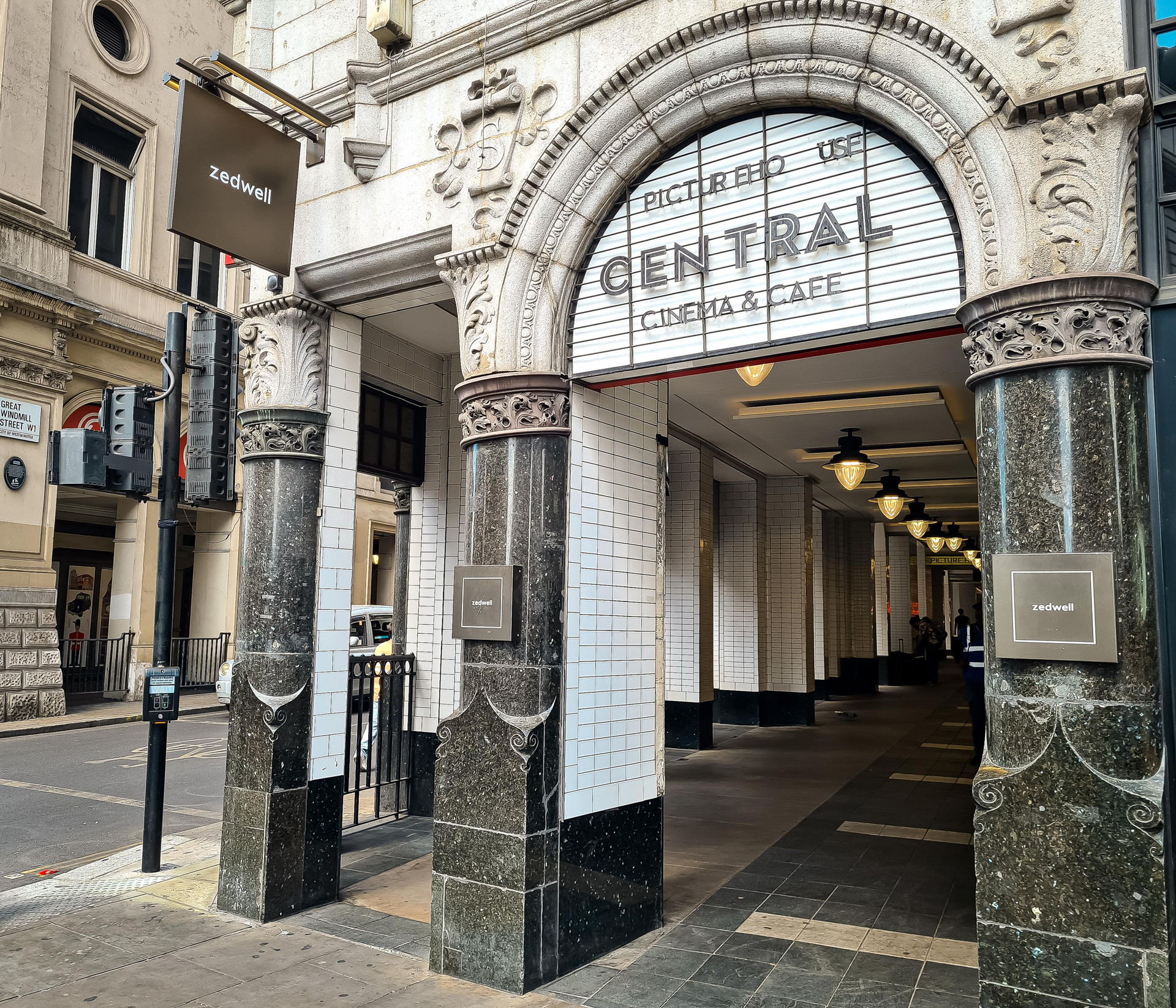 Vista Exterior Zedwell Piccadilly Circus