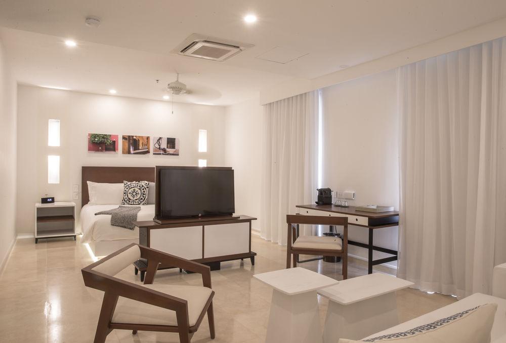 Guest room Nacar Hotel Cartagena, Curio Collection by Hilton