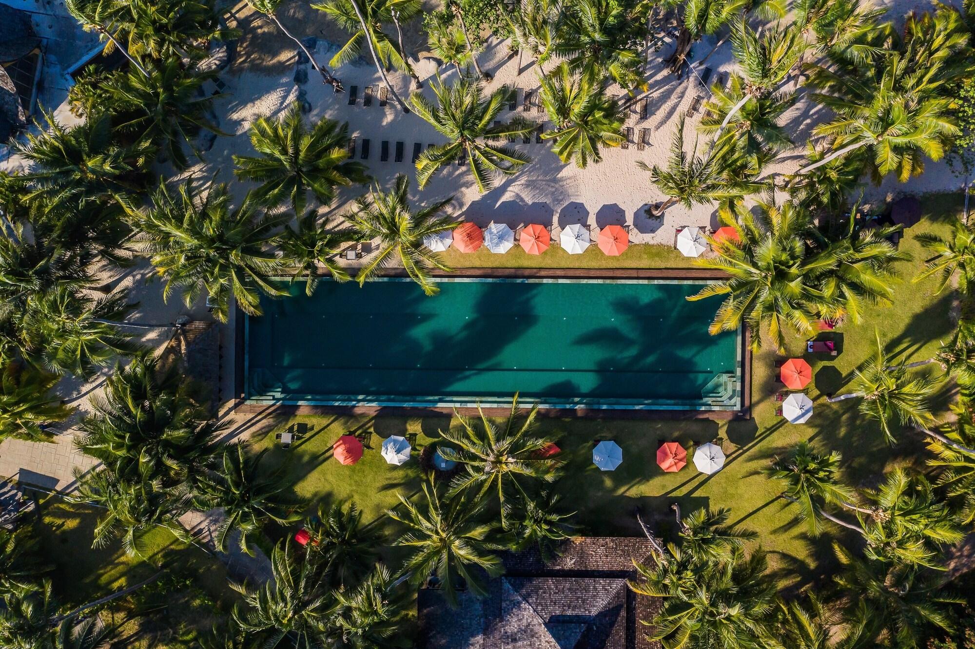 Vista Exterior Peninsula Beach Resort