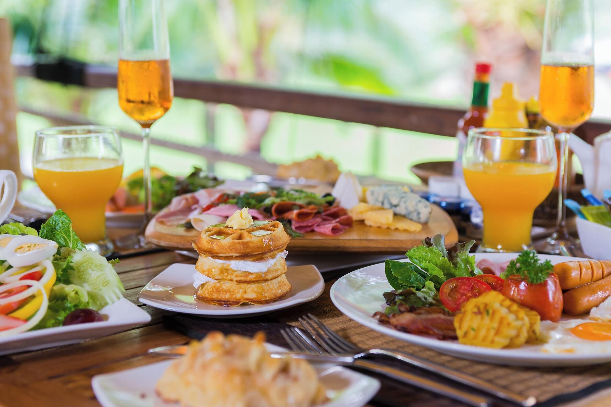 Restaurant High Season Pool Villa & Spa