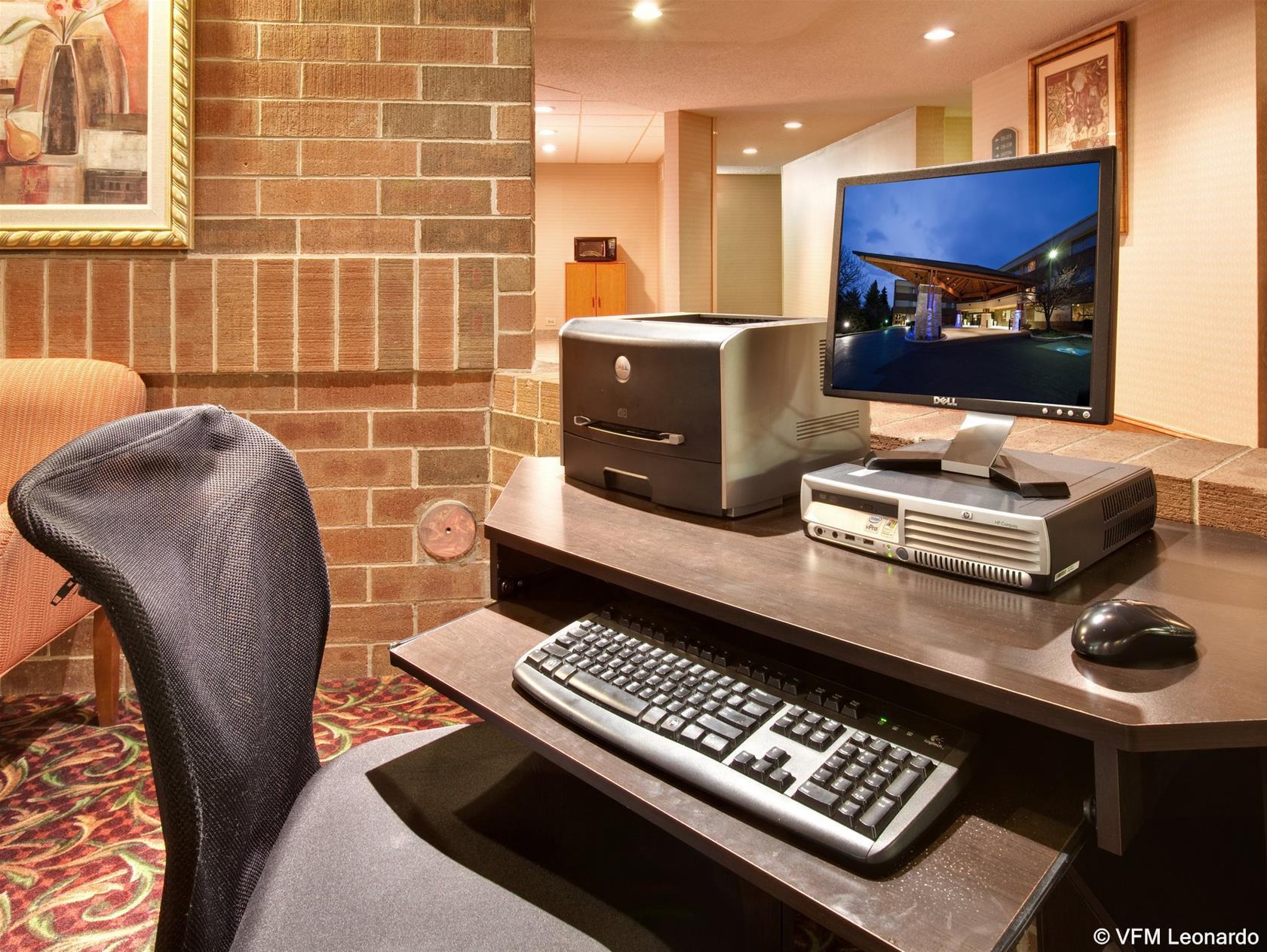 Vista Lobby Holiday Inn Express Chicago-Downers Grove by IHG