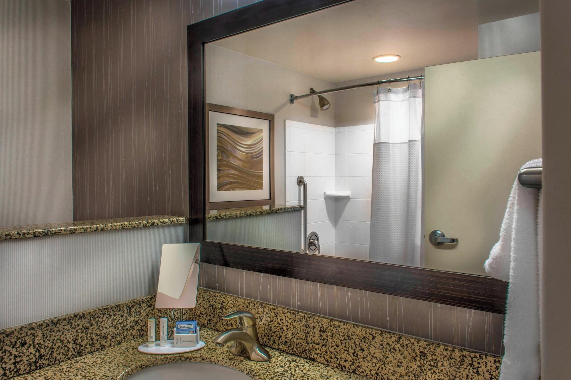 Equipamiento de Habitación Courtyard by Marriott Greensboro Airport