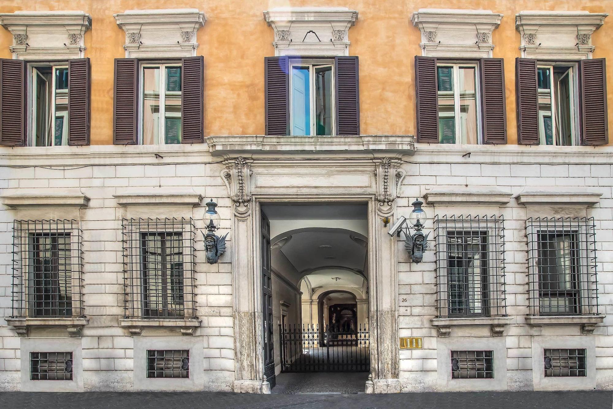 Varios Trevi Rome Suite