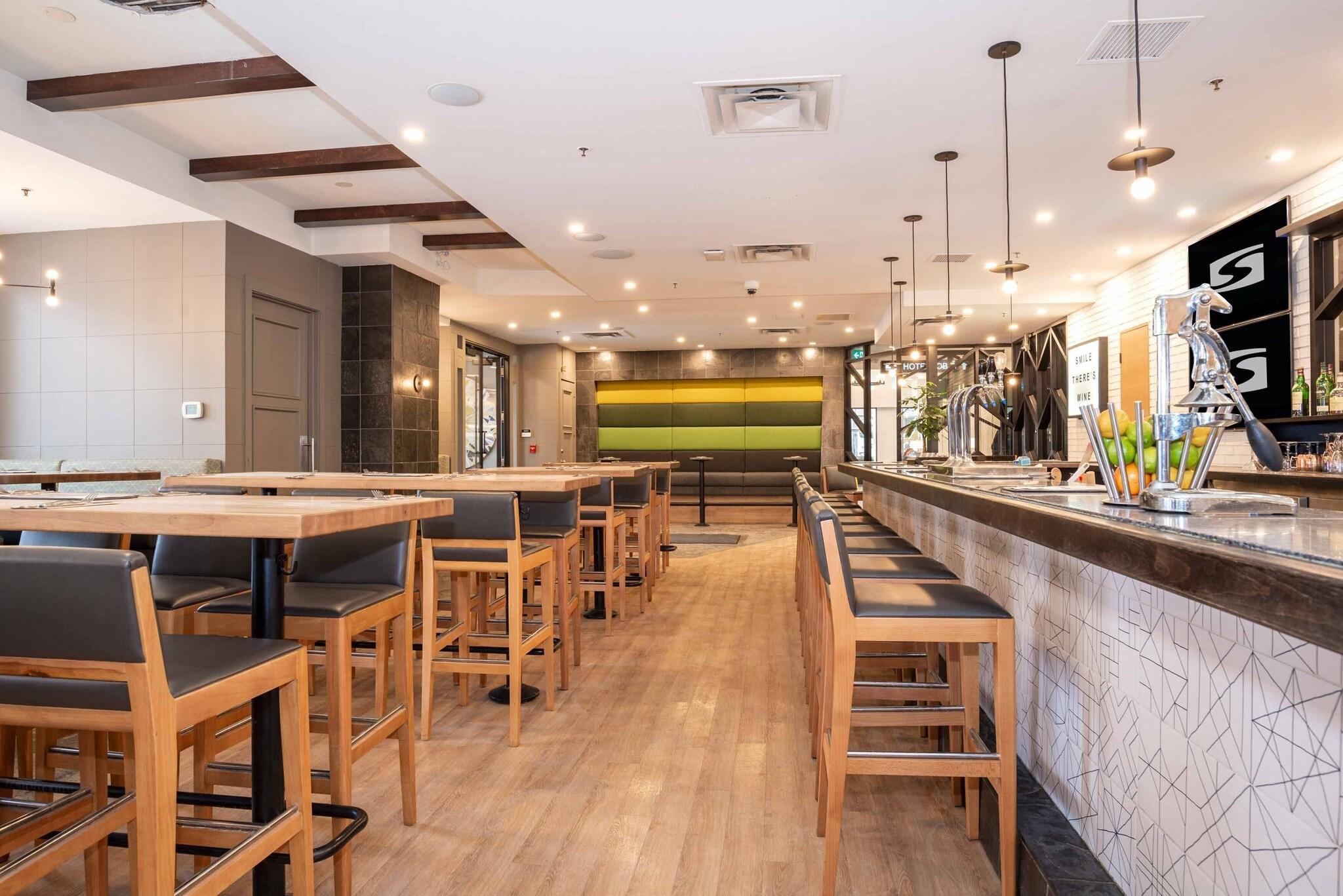 Restaurant Sandman Signature Calgary Downtown Hotel