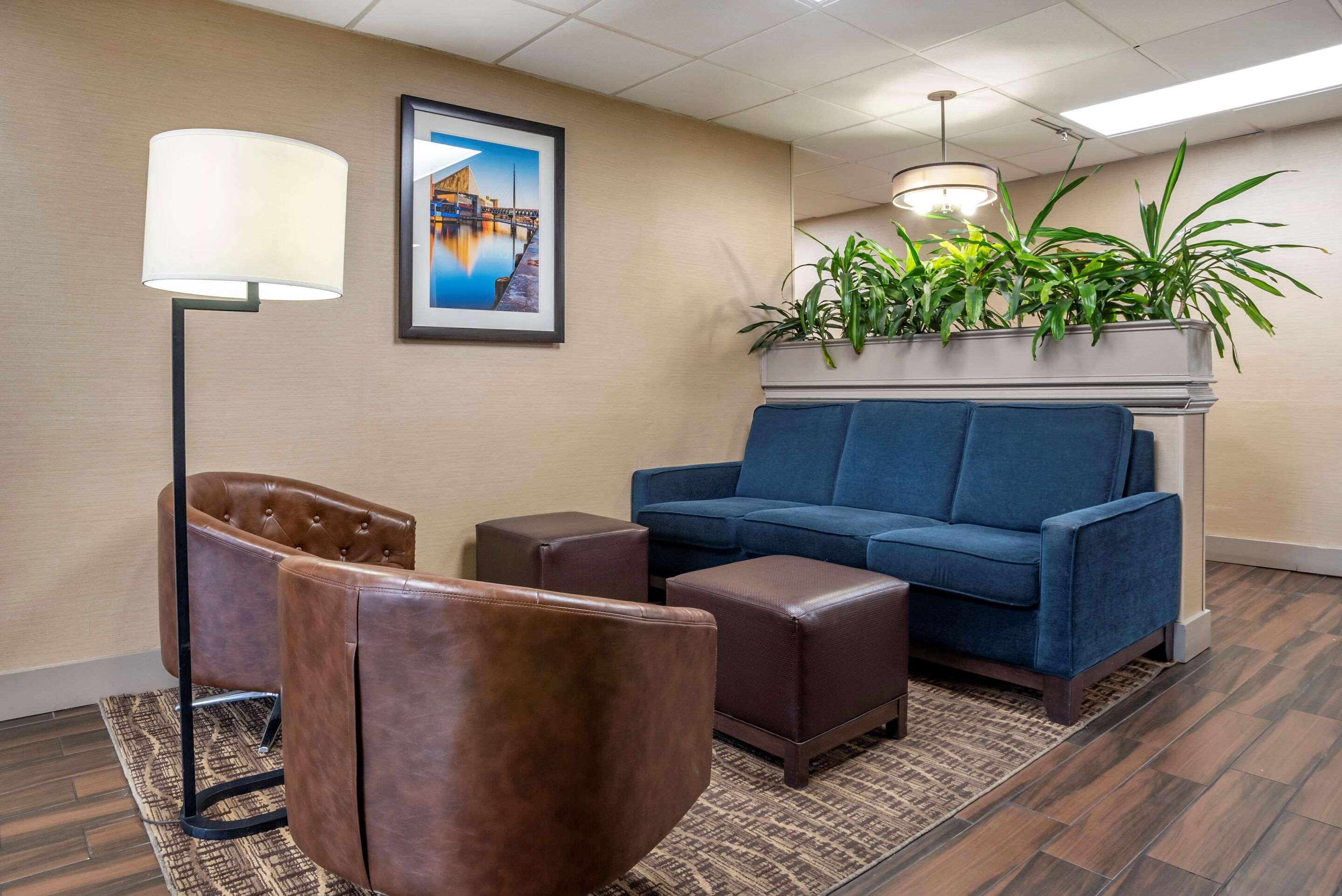 Vista Lobby Comfort Inn Baltimore East Towson