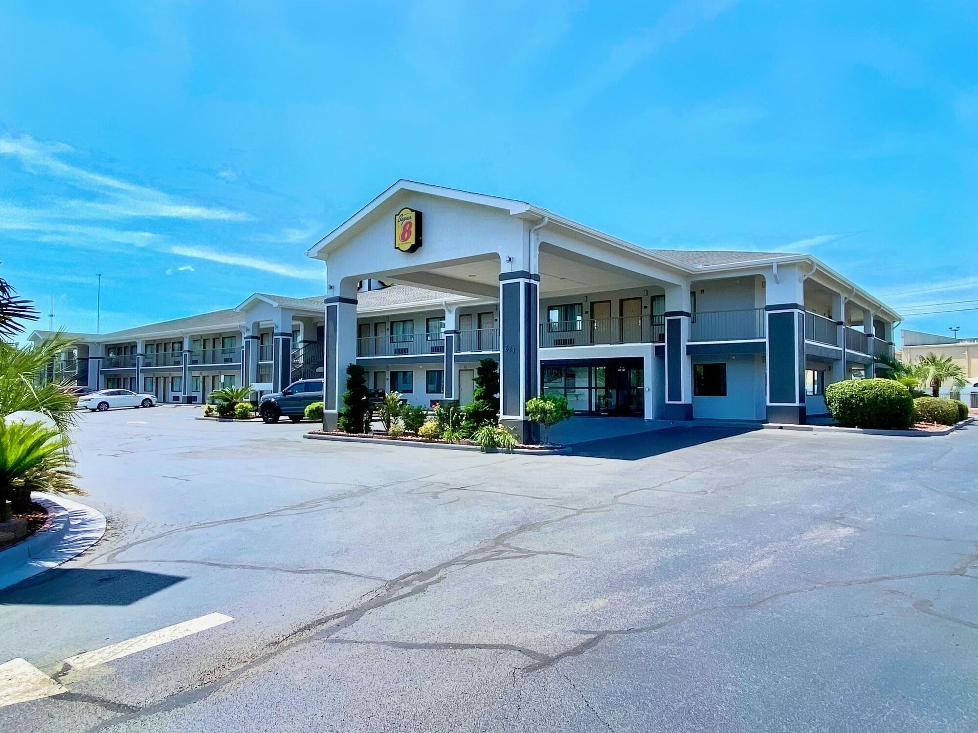 Vista Exterior Super 8 by Wyndham Prattville Montgomery