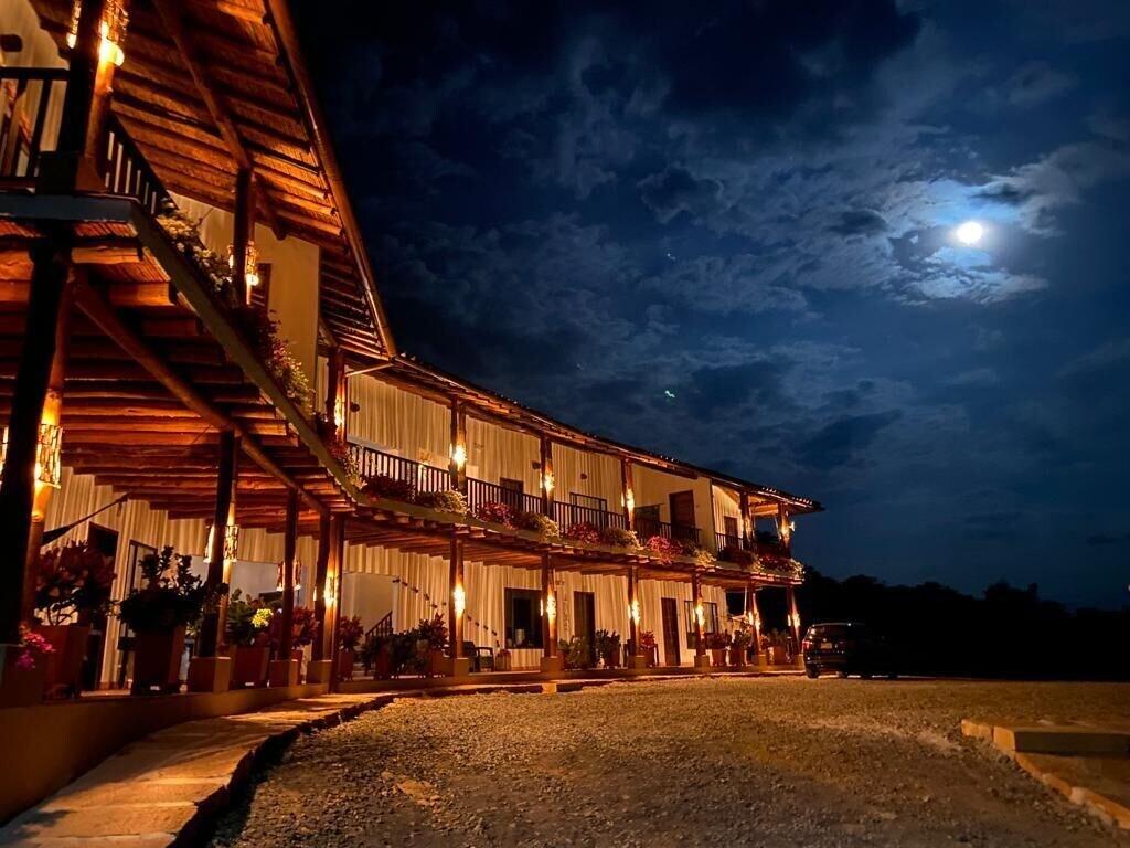 Varios Hotel Amanee