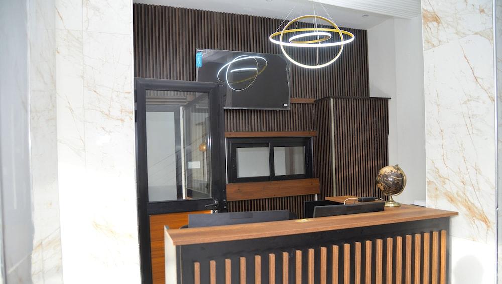 Vista Lobby Bi Hotel SARL