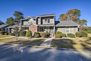 Alquiler Vacacional - Modern Townhome w/ Deck & Golf Course Views!