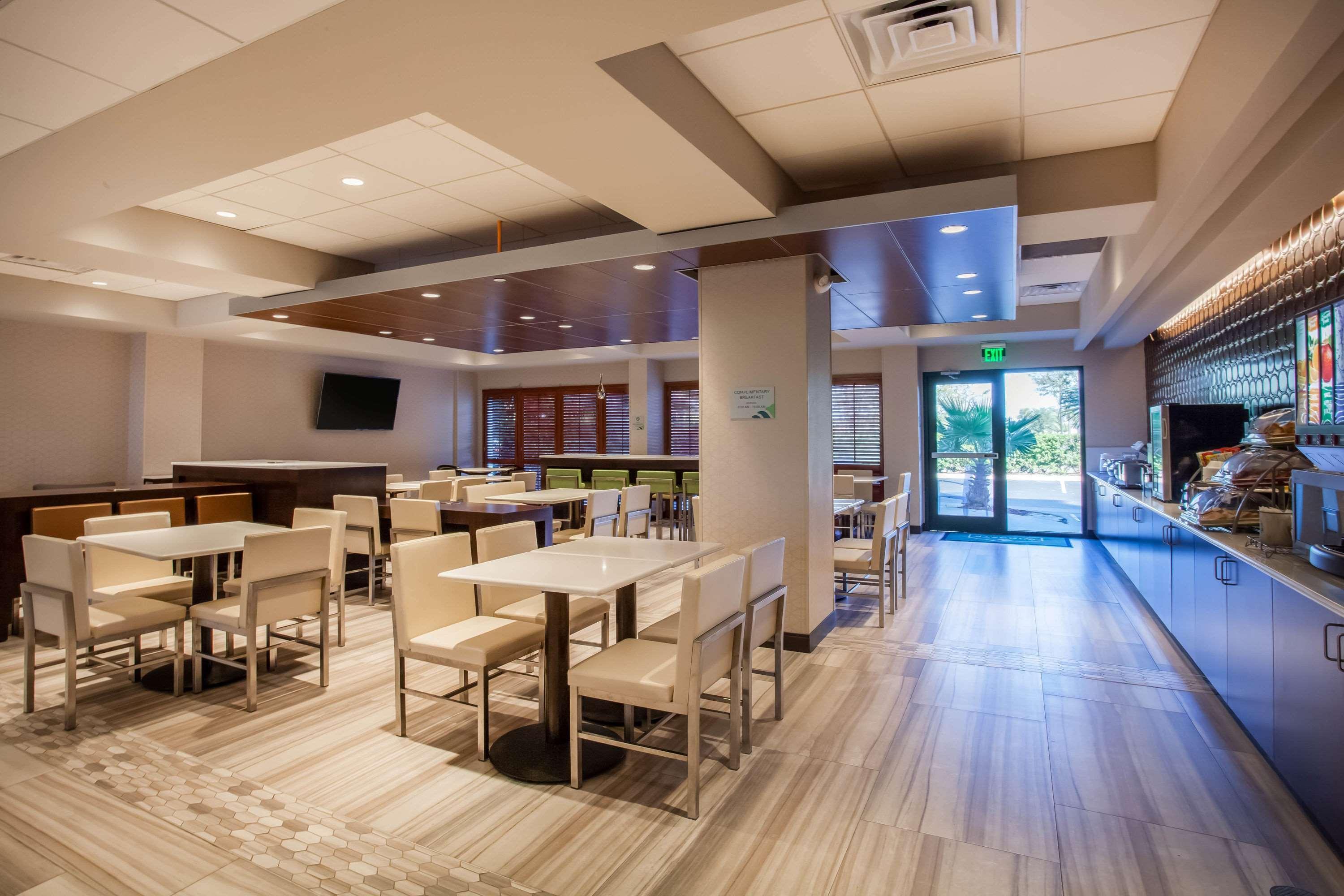 Restaurant Wingate by Wyndham - Orlando International Airport