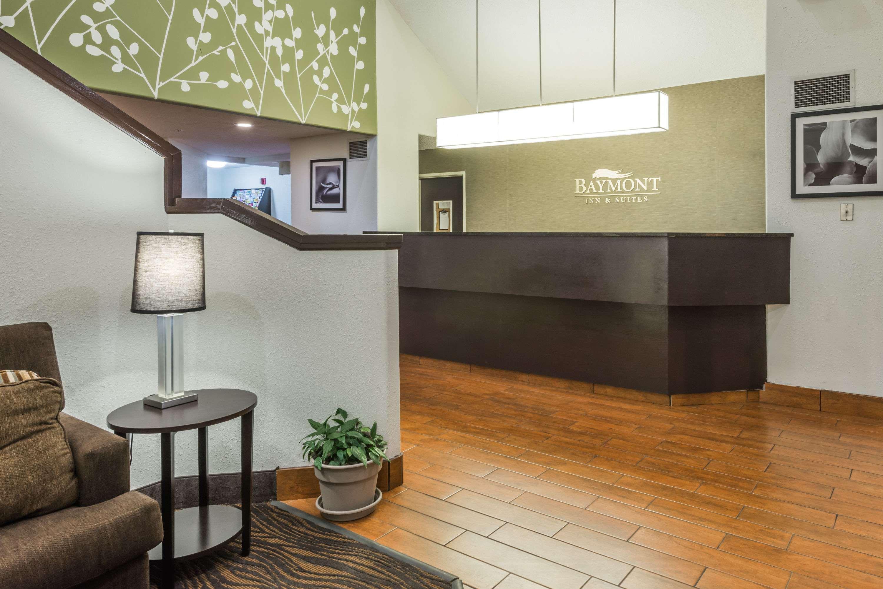 Vista Lobby Baymont by Wyndham Pueblo