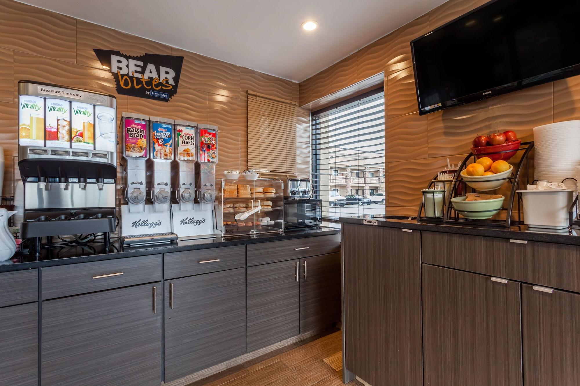 Restaurant Travelodge by Wyndham South Hackensack