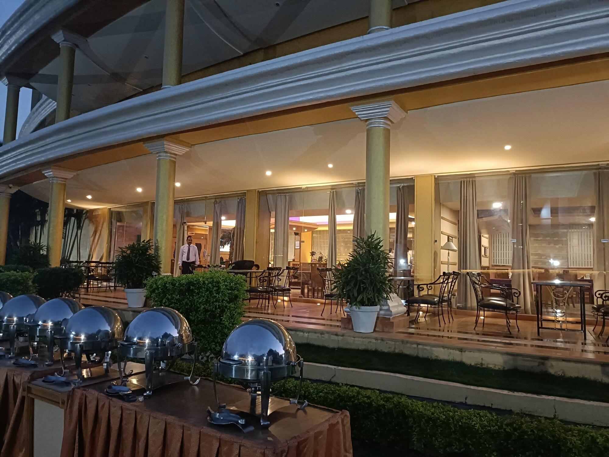Restaurant KC Residency