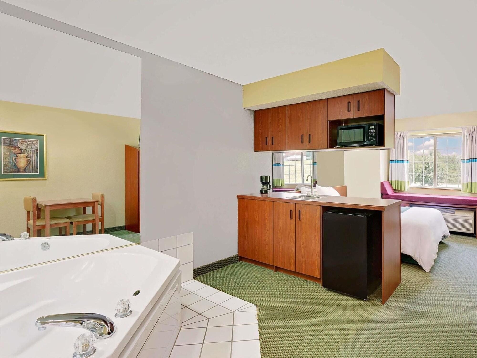 Equipamiento de Habitación Microtel Inn & Suites by Wyndham Thomasville/High Point/Lexi