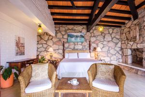 Renta temporal - Beach Front House , 5 minutes to down town,private pool ,staff , come to enjoy!