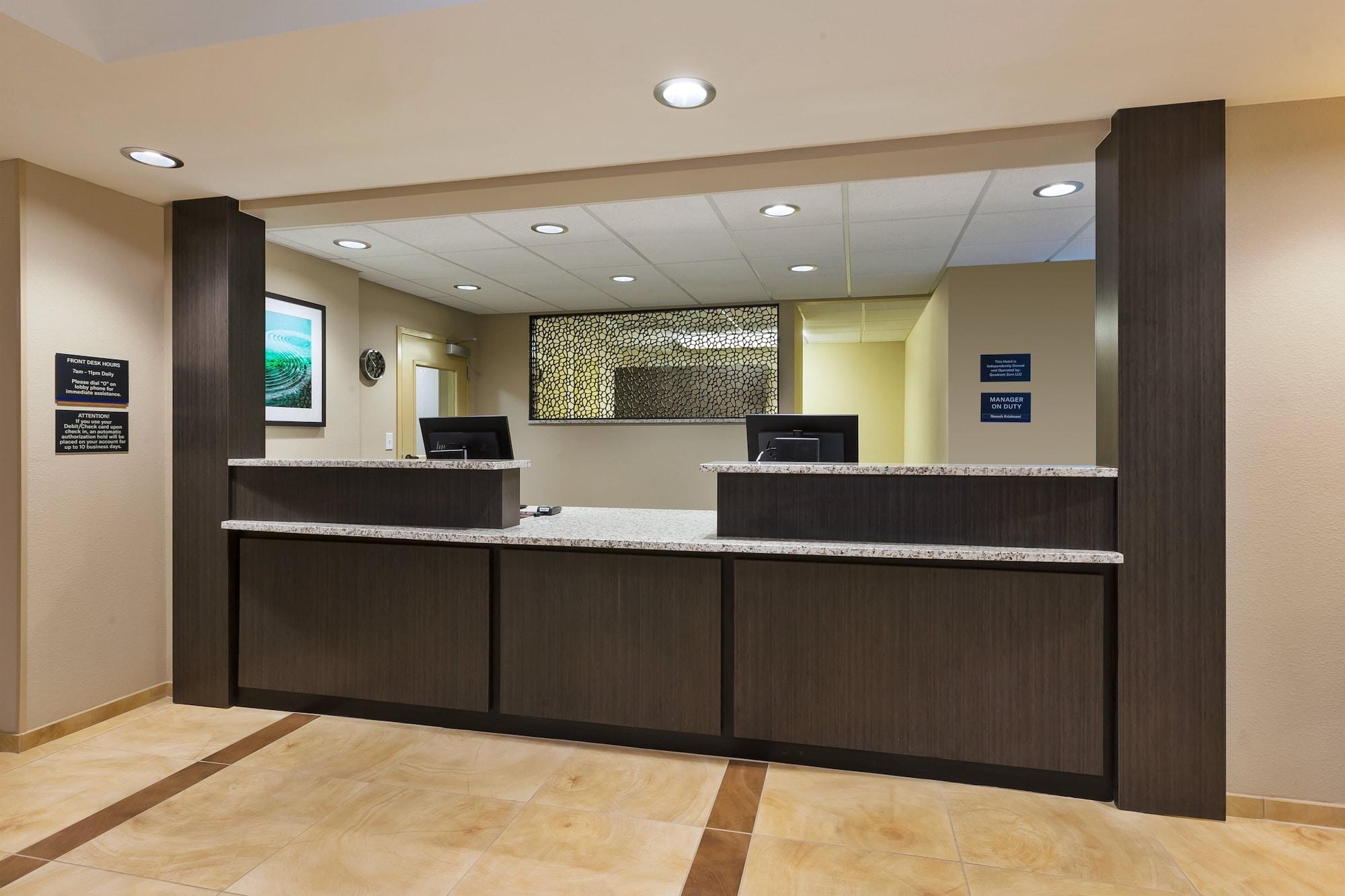 Vista Lobby Candlewood Suites Louisville - NE Downtown Area by IHG