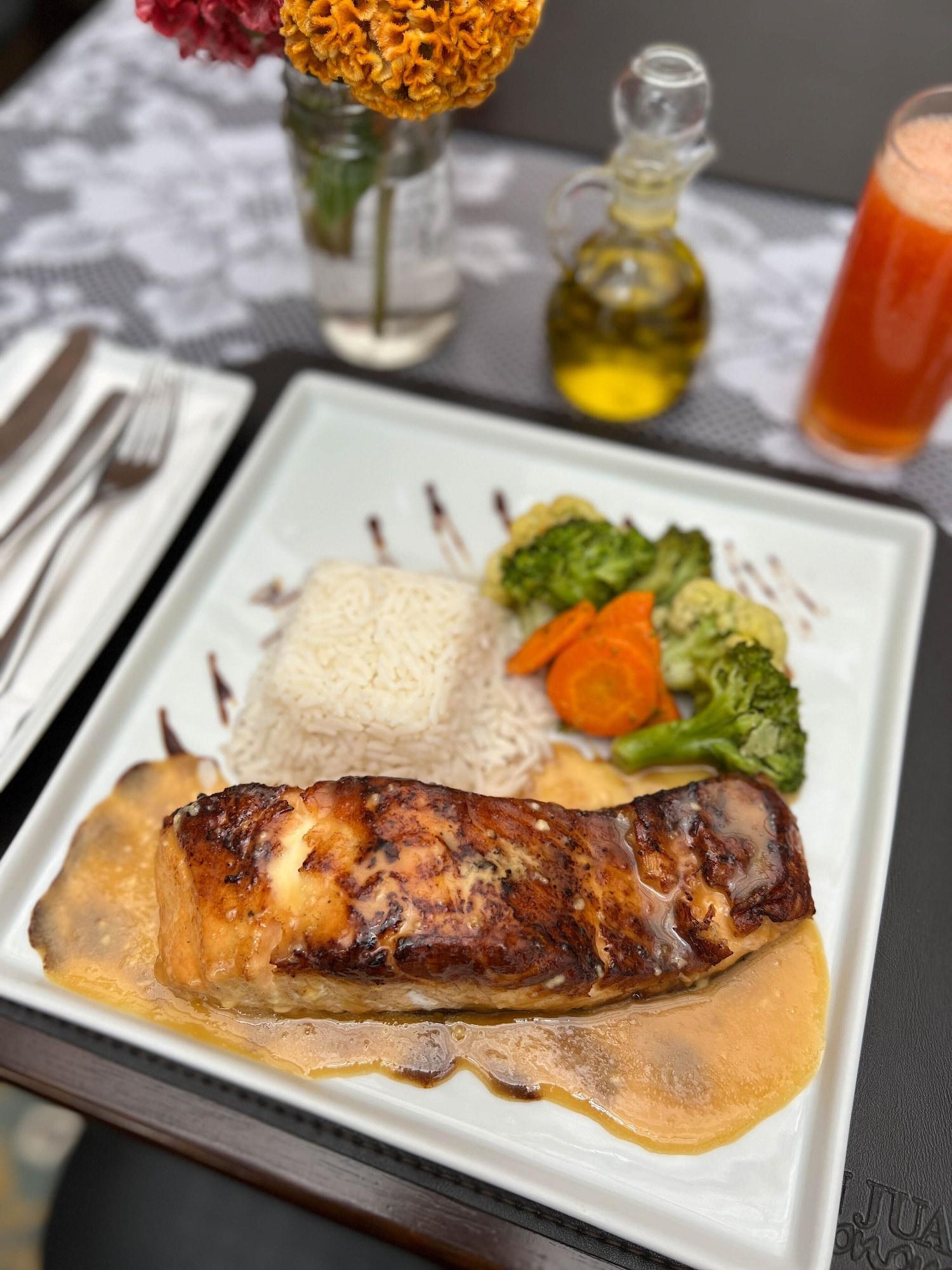 Restaurant Johnscher by SJ - San Juan Curitiba