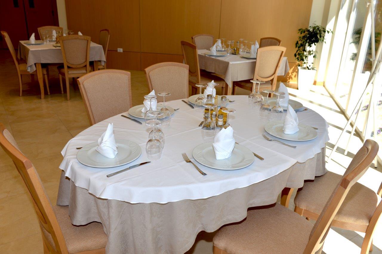 Restaurant Grand White City
